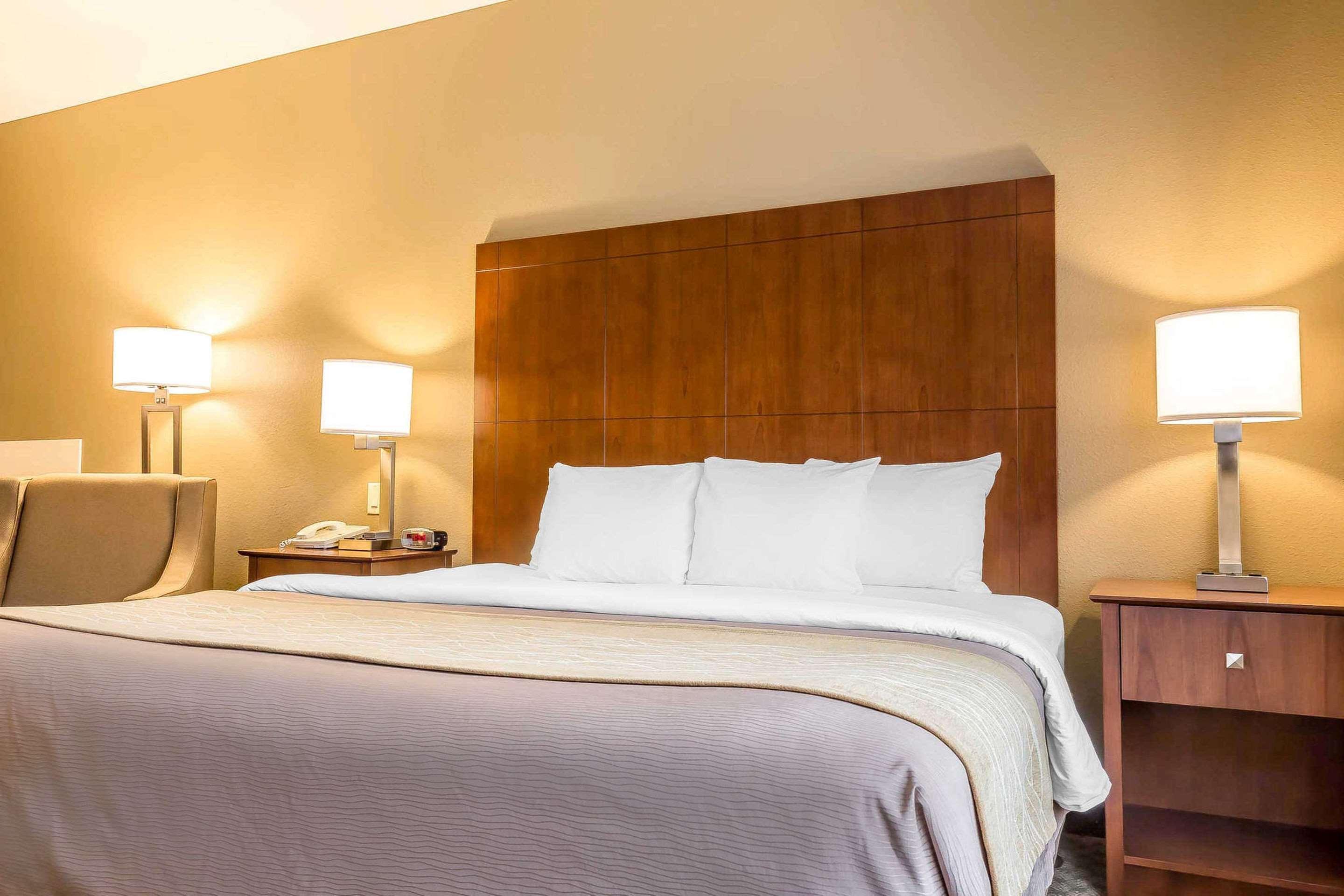 Comfort Inn & Suites East Moline Near I-80 Bagian luar foto