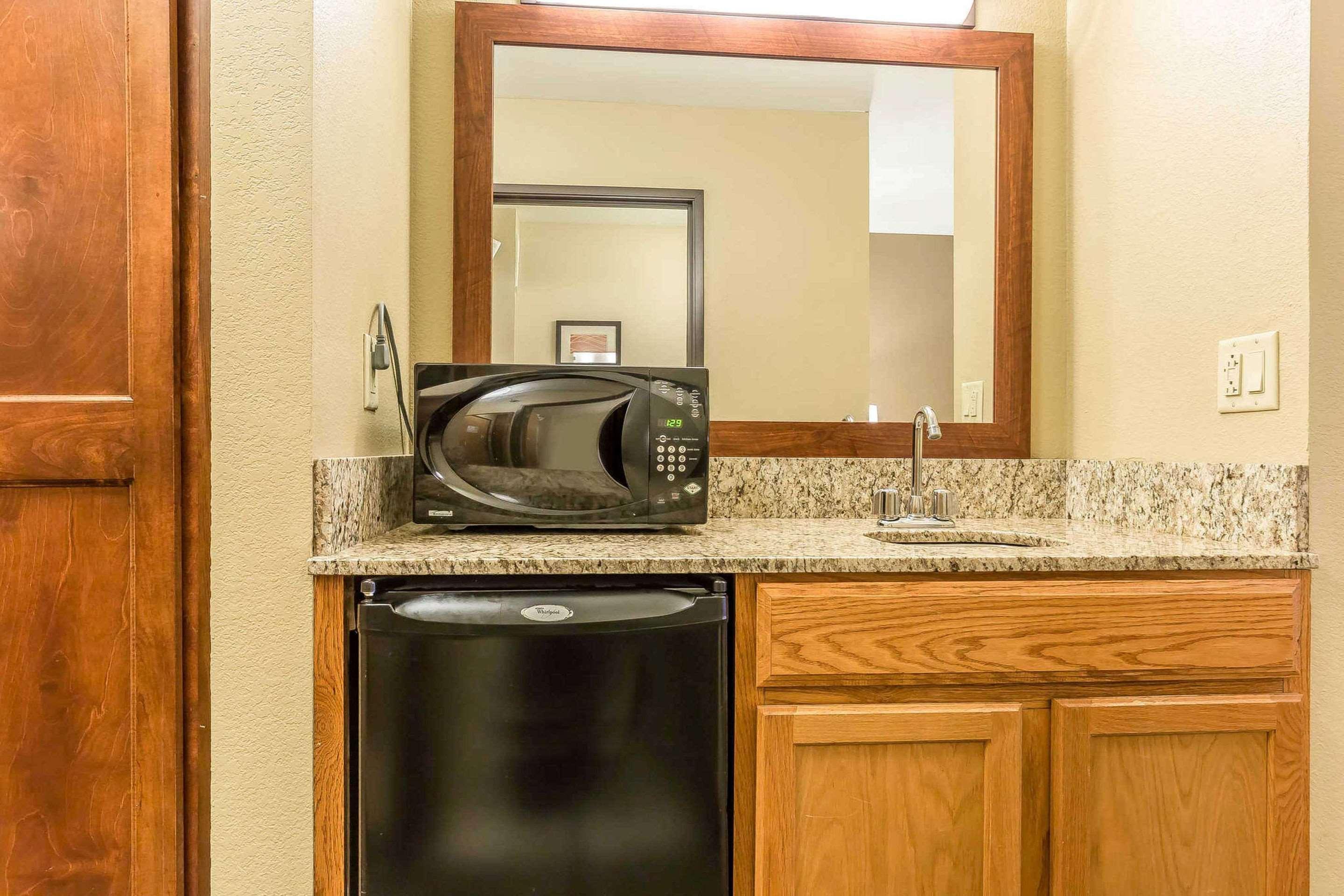 Comfort Inn & Suites East Moline Near I-80 Bagian luar foto