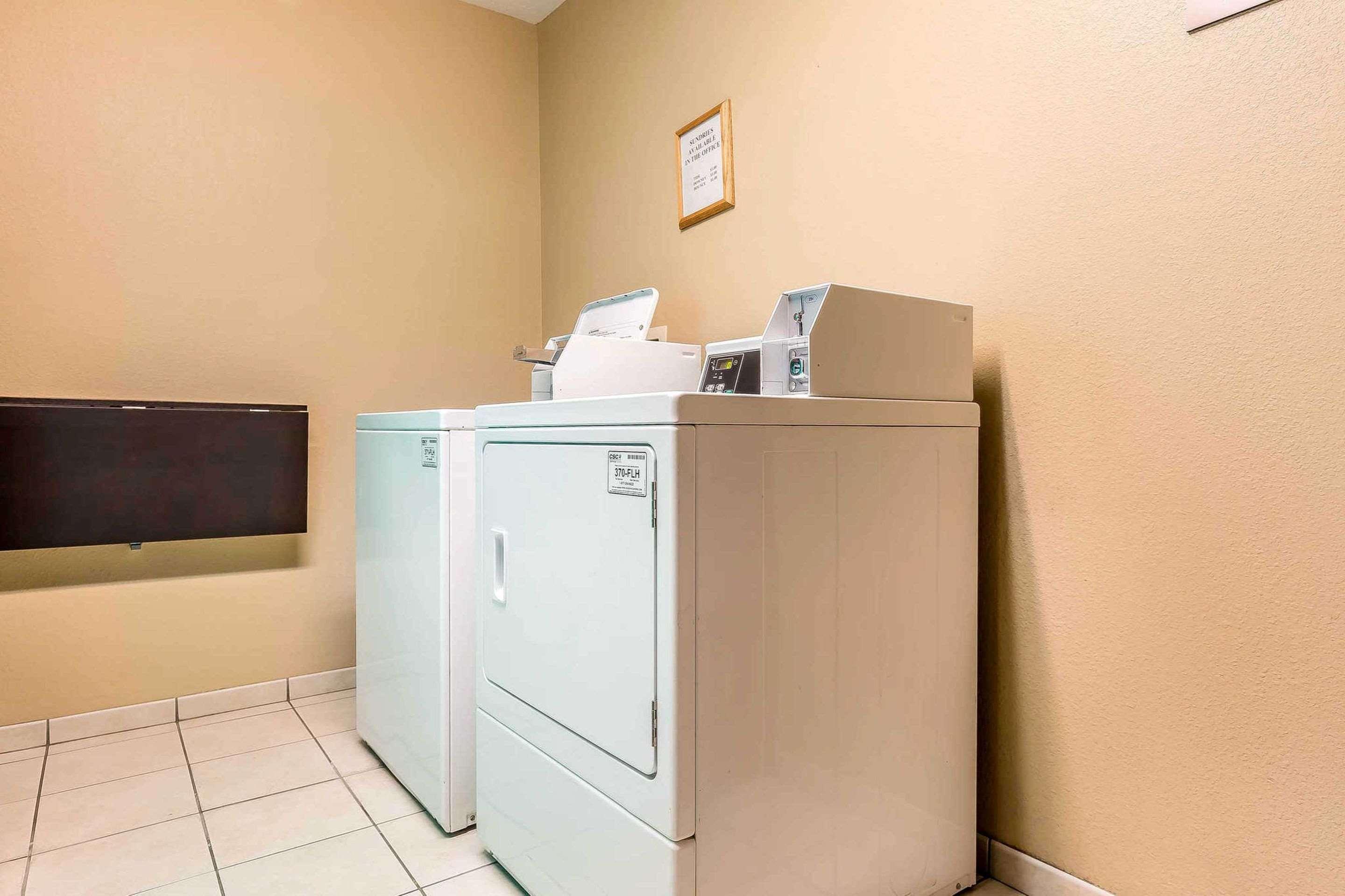 Comfort Inn & Suites East Moline Near I-80 Bagian luar foto
