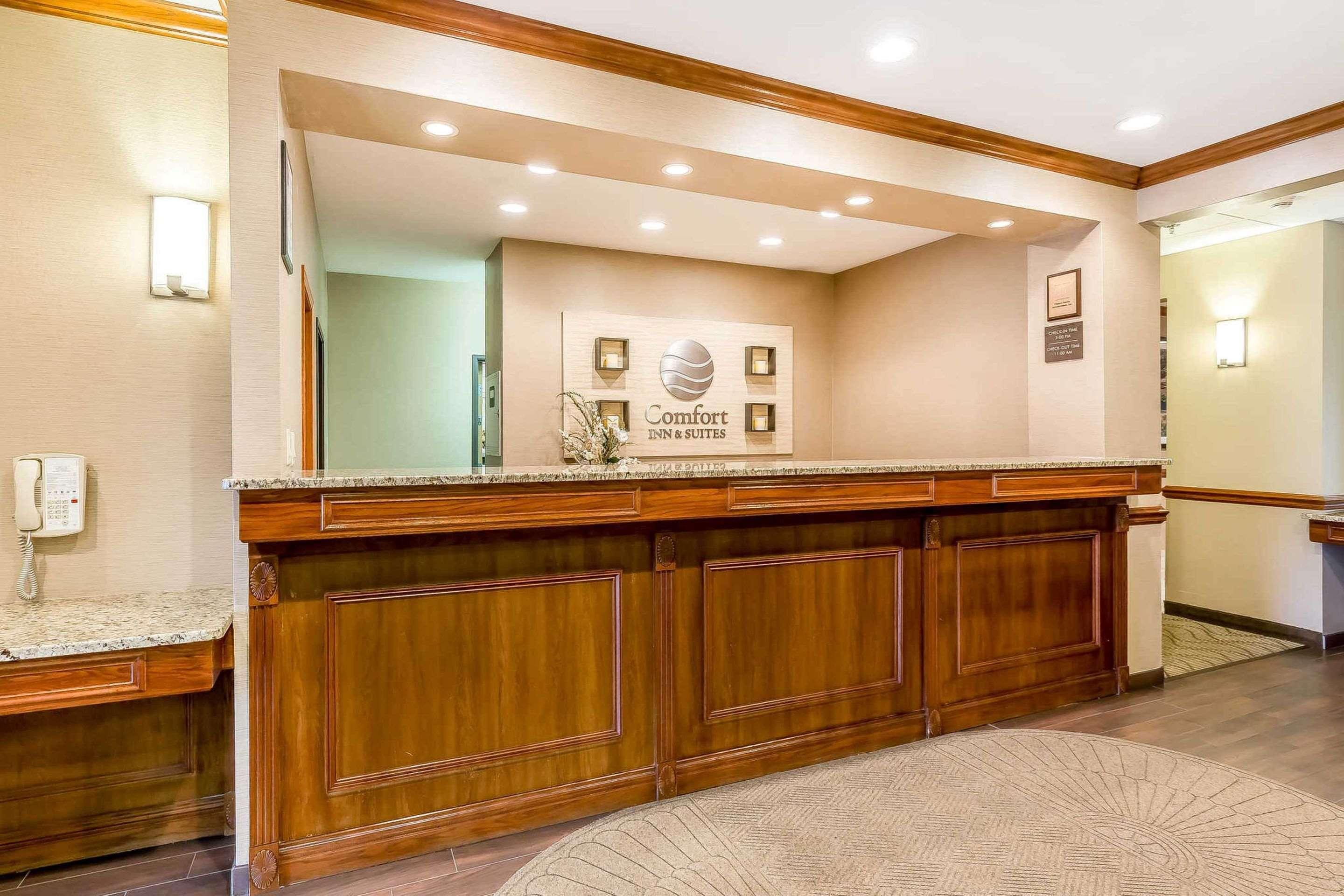 Comfort Inn & Suites East Moline Near I-80 Bagian luar foto