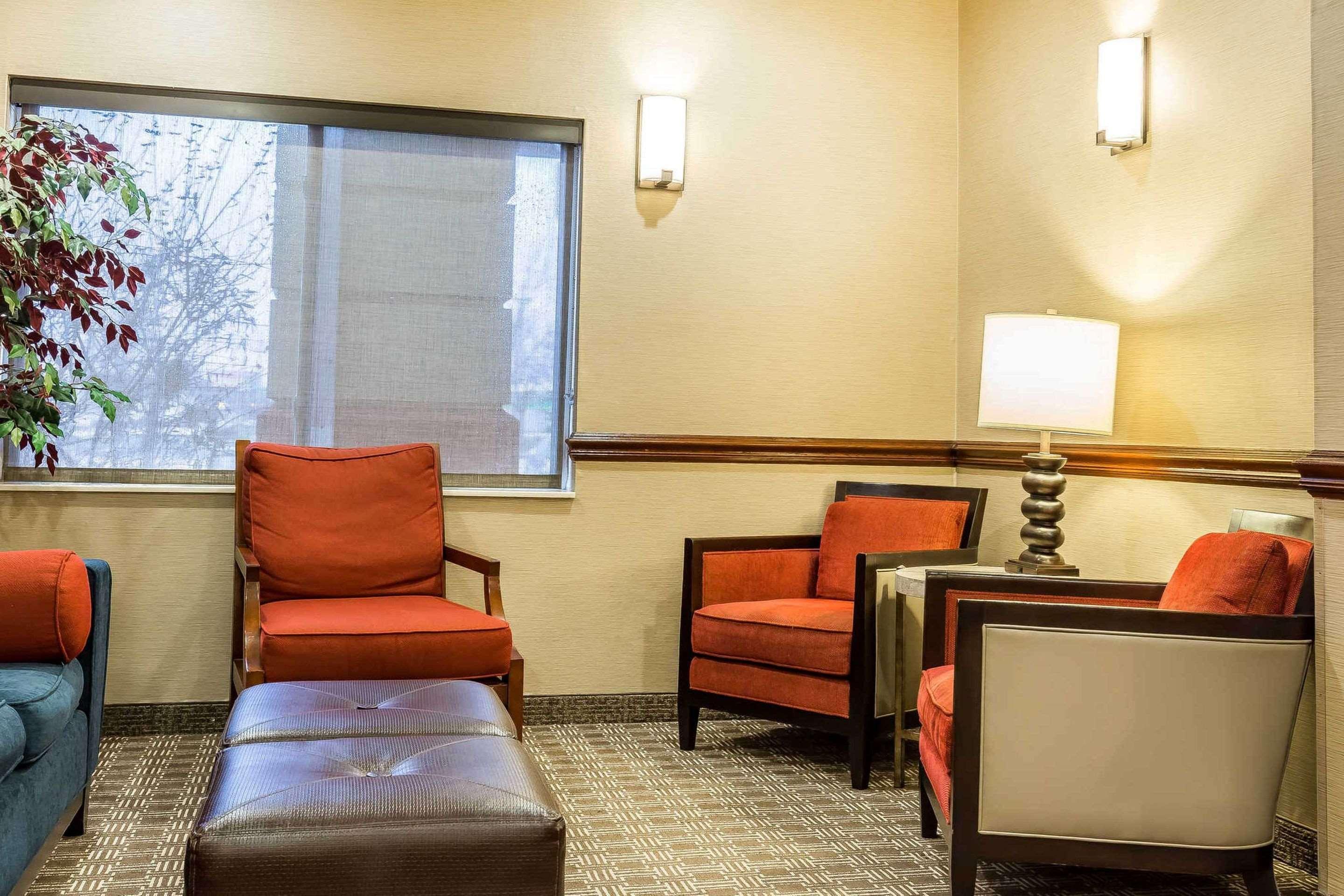 Comfort Inn & Suites East Moline Near I-80 Bagian luar foto