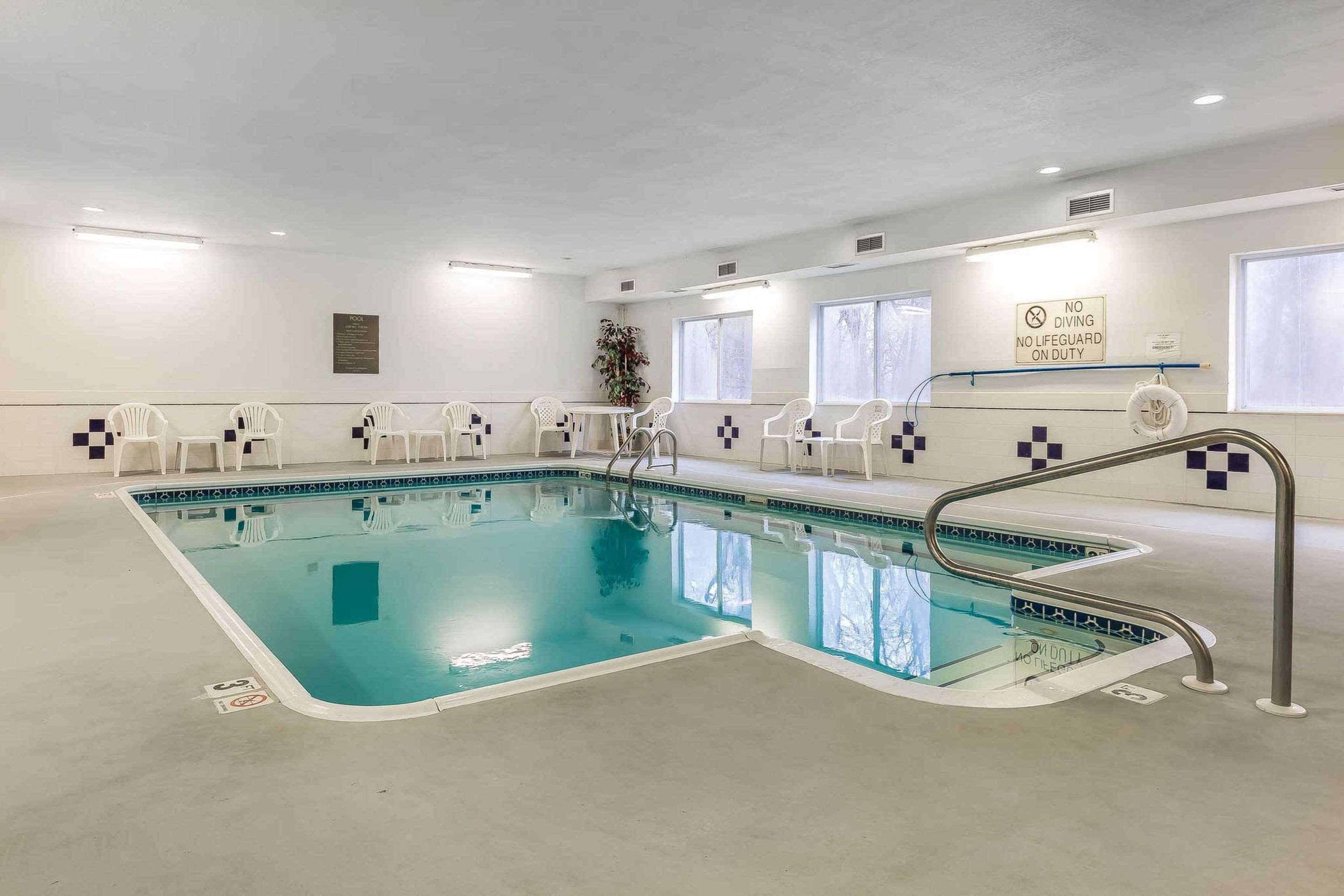 Comfort Inn & Suites East Moline Near I-80 Bagian luar foto