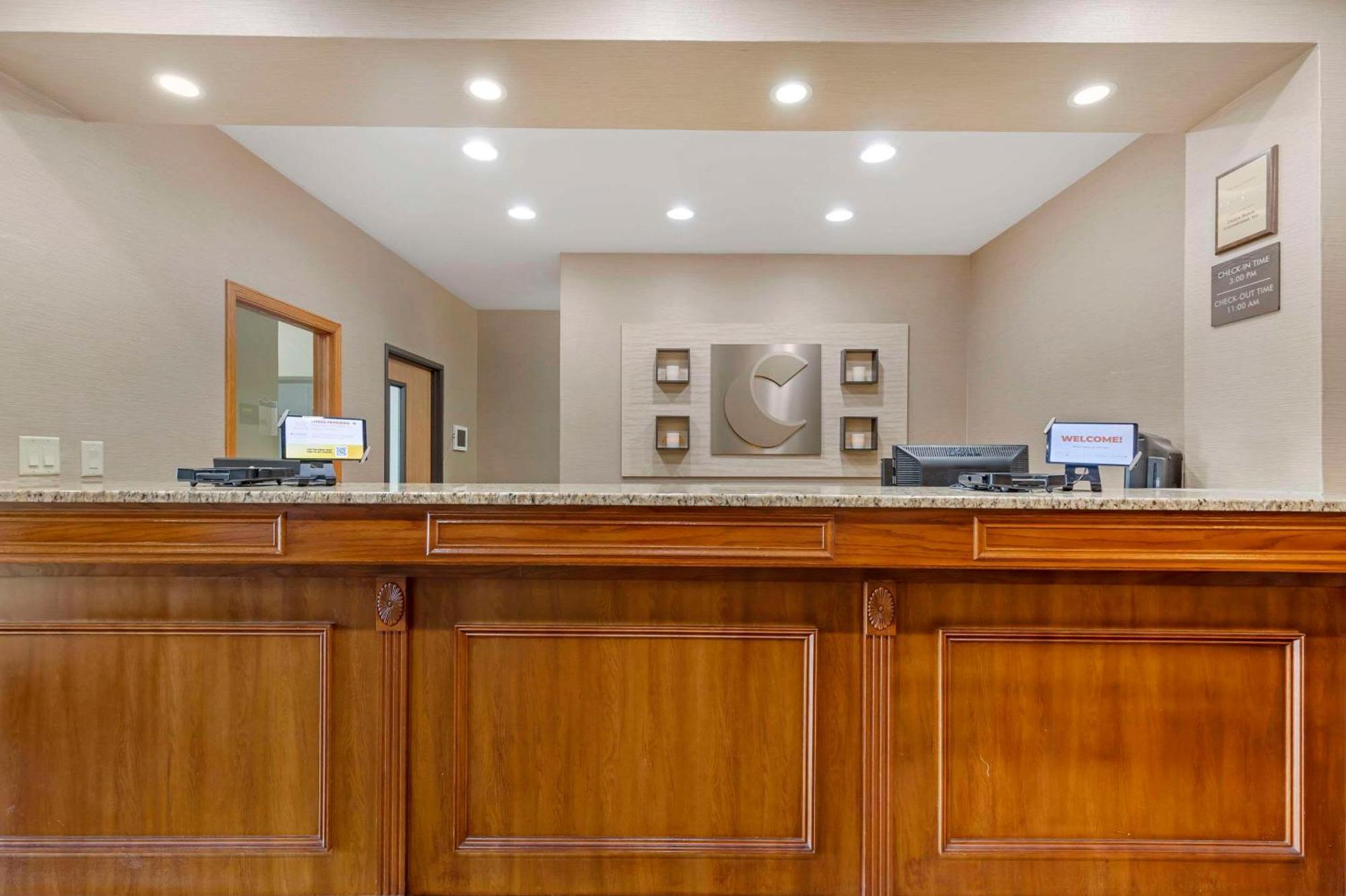 Comfort Inn & Suites East Moline Near I-80 Bagian luar foto