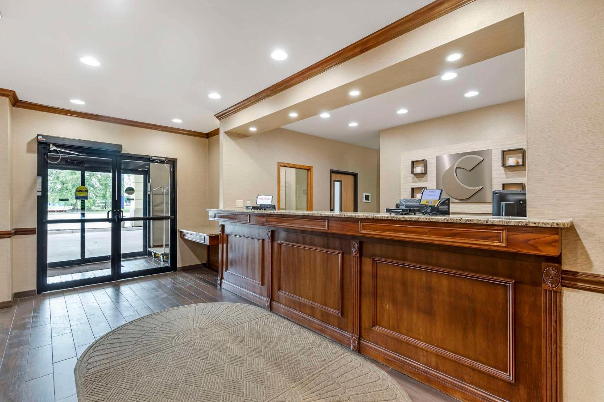 Comfort Inn & Suites East Moline Near I-80 Bagian luar foto