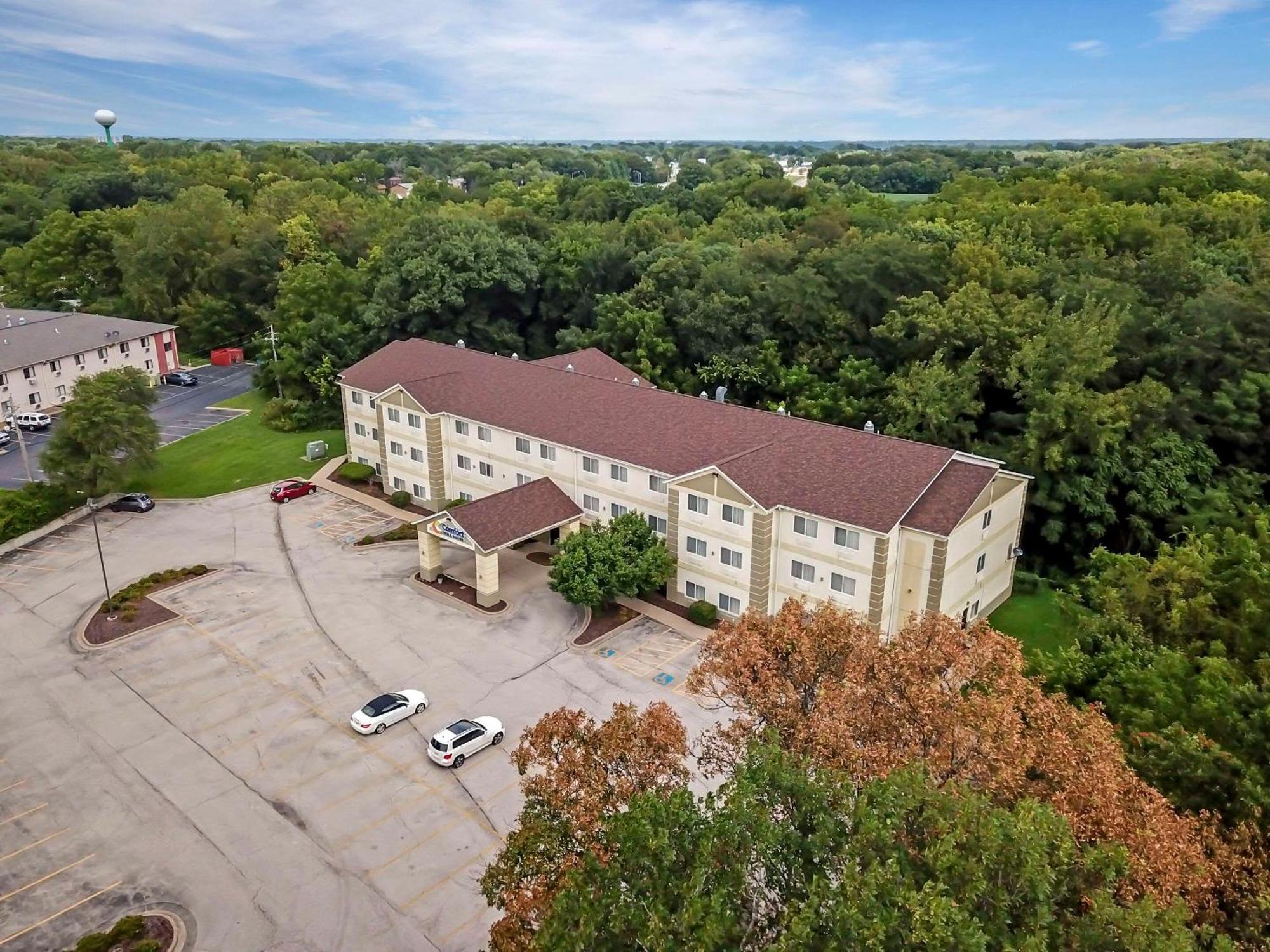 Comfort Inn & Suites East Moline Near I-80 Bagian luar foto