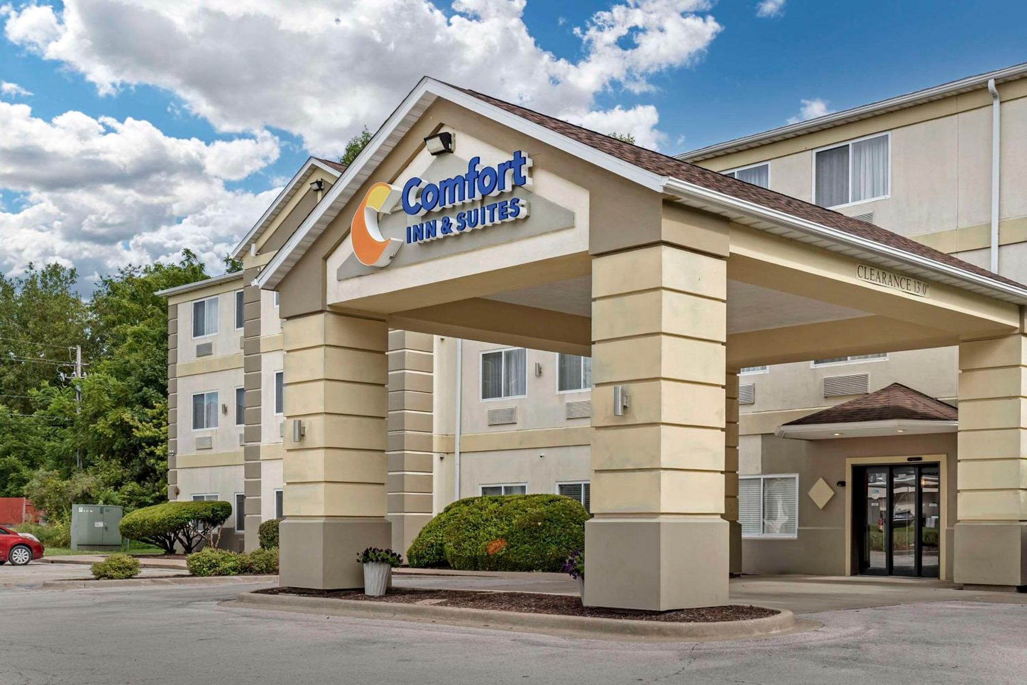 Comfort Inn & Suites East Moline Near I-80 Bagian luar foto