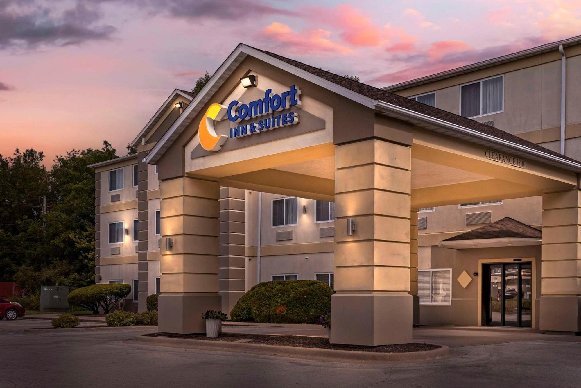 Comfort Inn & Suites East Moline Near I-80 Bagian luar foto