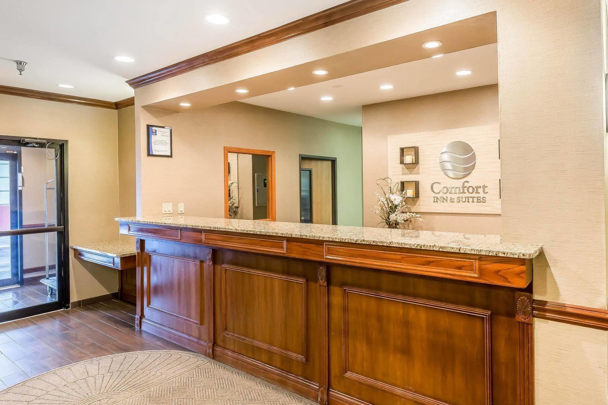 Comfort Inn & Suites East Moline Near I-80 Bagian luar foto
